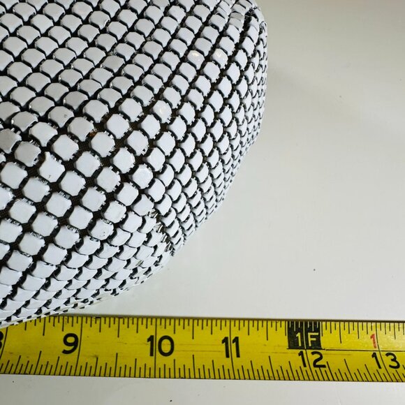 Vintage La Regale LTD Metal Mesh shoulder evening bag in white. - Picture 5 of 10